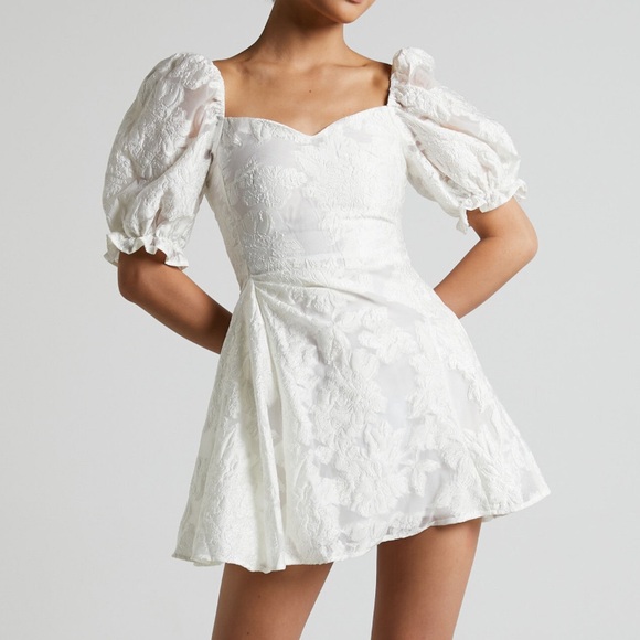 Showpo. Dresses & Skirts - Showpo. BRAILEY MINI DRESS - PUFF SLEEVE FIT AND FLARE DRESS IN WHITE Size 10